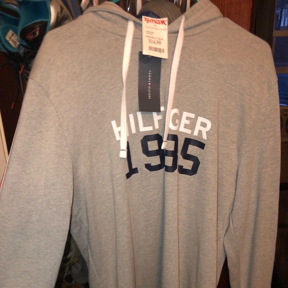 Tee shirt hoodie